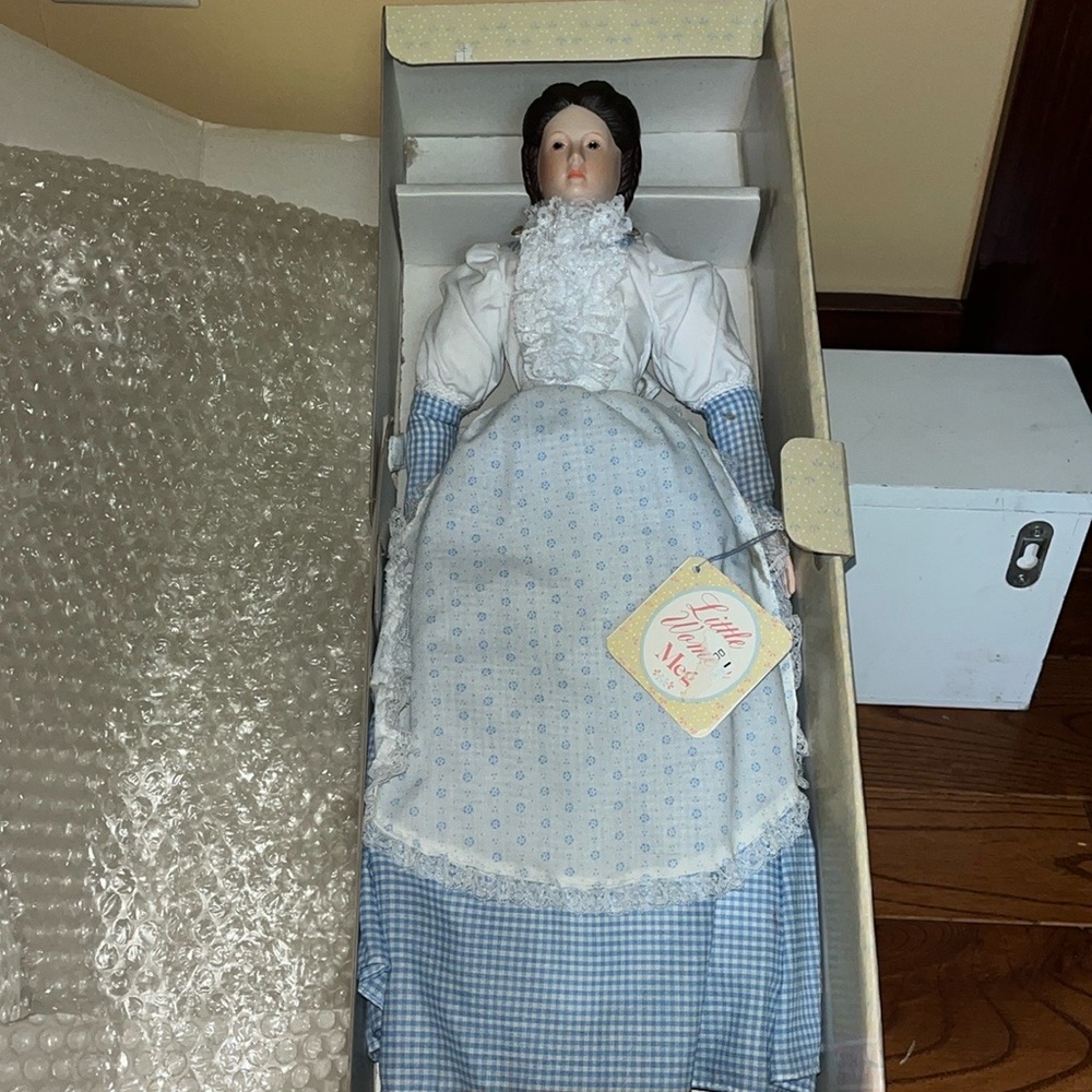 Vintage Little women Meg porcelain doll by Russ 18 1/2” tall